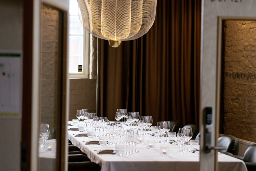 Business facilities at Tollbua, in the restaurant's south wing event space, Sørfløyen