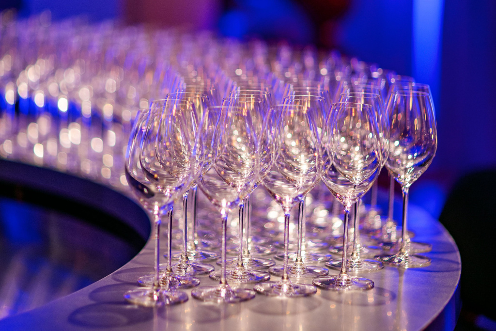 wine glasses in Tollbua